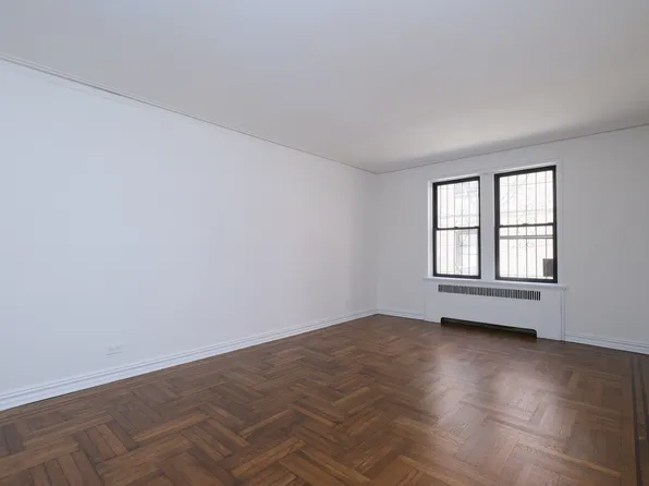 2685 Creston Avenue image 4 of 9