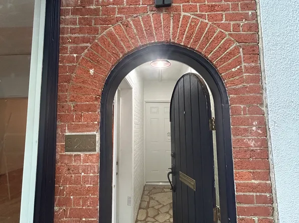 3213 O St NW #1, Washington, DC 20007