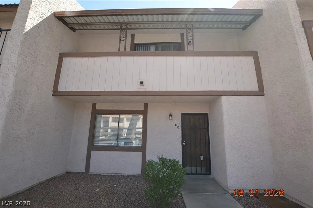 3 bed, 2.5 bath, 1213 sqft, $1,525 — Photo 1