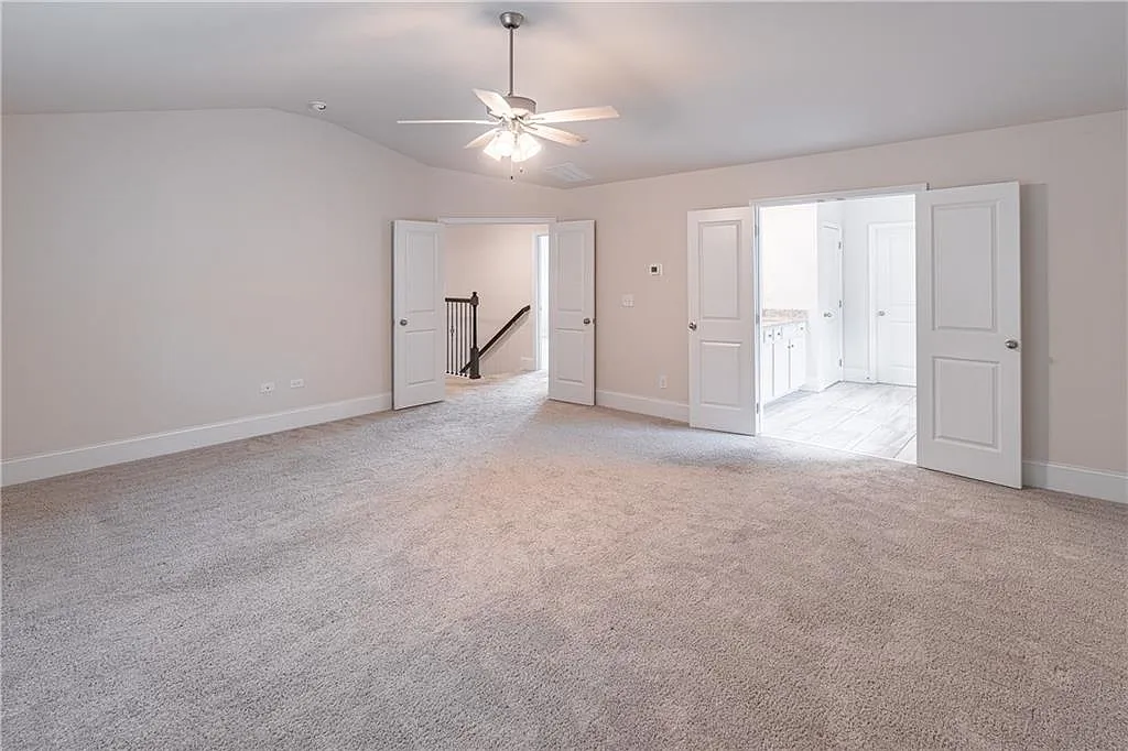 5 bed, 3.0 bath, 3249 sqft, $2,850 — Photo 4