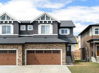 239 E Kinniburgh Rd, Chestermere, AB T1X 0Y7