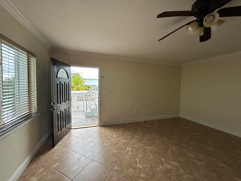 156 Marina Ave — Photo 6