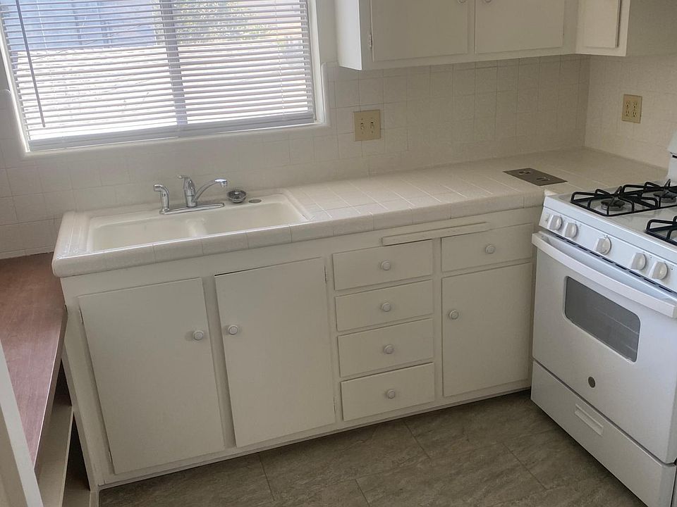 2nd image of 136 4th St #B