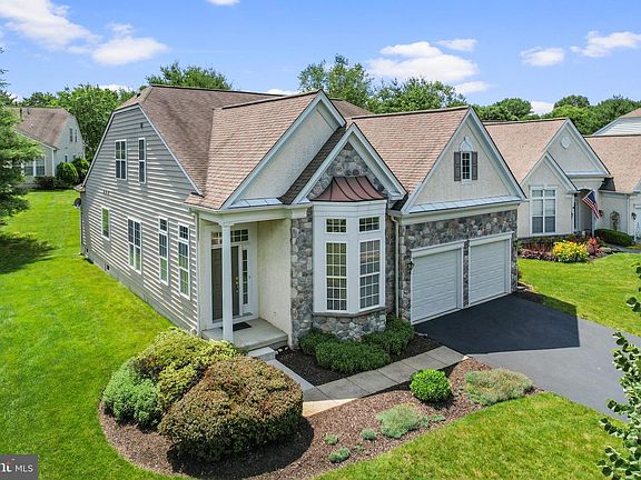 2nd image of 303 Aster Cir