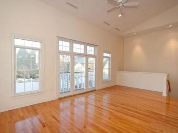 229 Victory Rd, Quincy, MA 02171