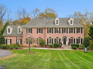 903 Winstead St, Great Falls, VA 22066