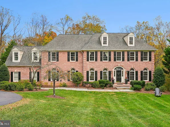 903 Winstead St, Great Falls, VA 22066