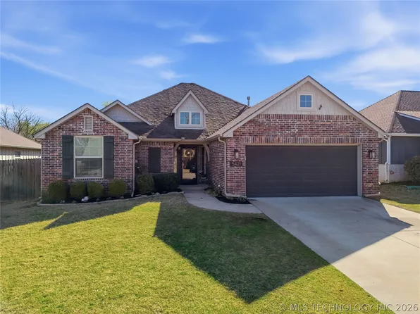 5421 Skylane Dr, Sand Springs, OK 74063