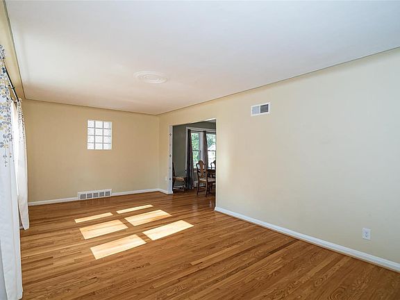 4th image of 6907 Julian Ave
