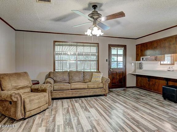 5th image of 133 Carolyn Dr