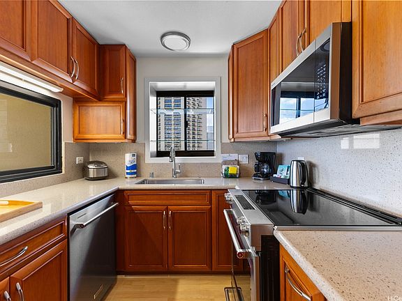 3rd image of 2470 Kalakaua Ave APT 2004