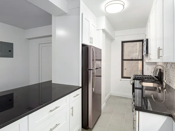 330 East 79th Street image 9 of 24