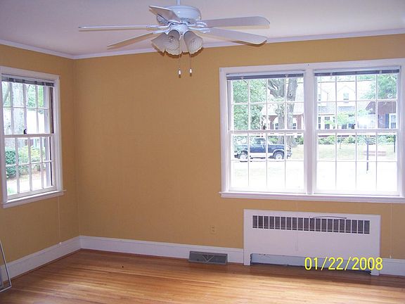 3rd image of 31 E Hillcrest Dr