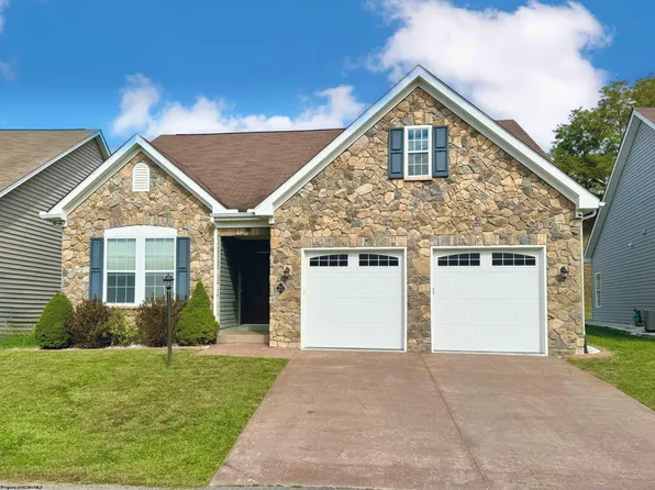 21 Woodbury Dr, Fairmont, WV 26554