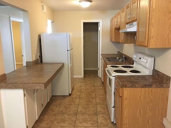 4th image of 1010 E Maryland Ave