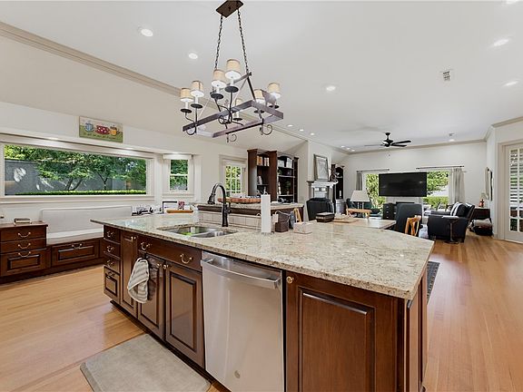 4th image of 4005 Thornbury Dr