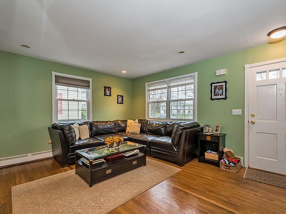 4th image of 7 Ward Ave