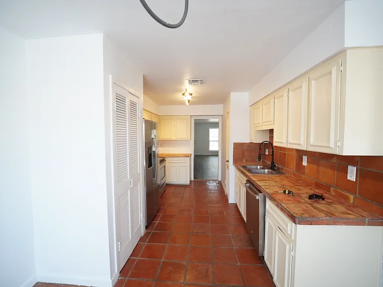 7926 Broadway St #102 — Photo 4