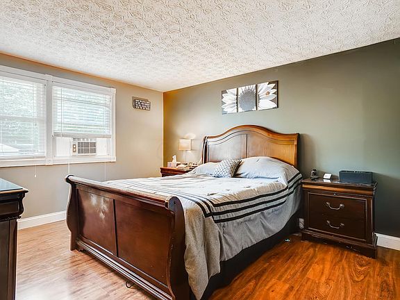 5th image of 5669 Natalie Ct N