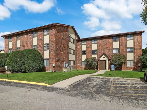 417 Berkshire Dr APT 35, Crystal Lake, IL 60014