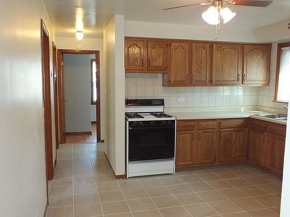 3rd image of 6007 S Moody Ave