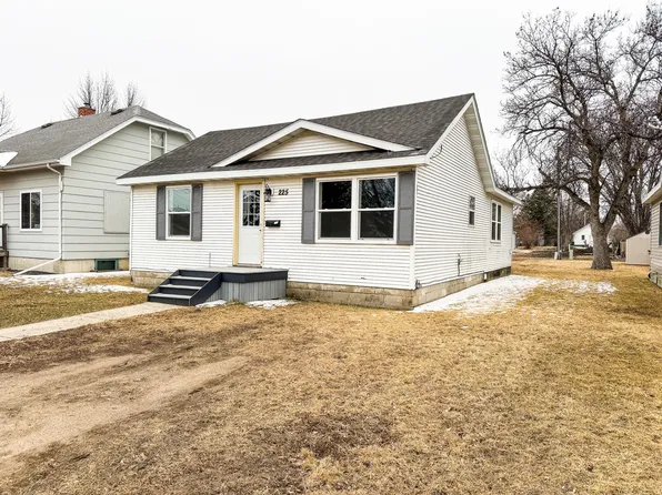 225 10th St S, Breckenridge, MN 56520