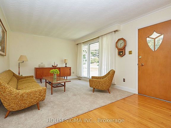 5th image of 212 Hallett Ave