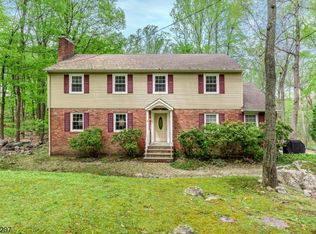 22 Gravel Hill Rd, Kinnelon, NJ 07405