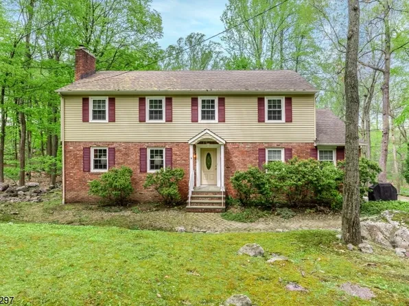 22 Gravel Hill Rd, Kinnelon Boro, NJ 07405