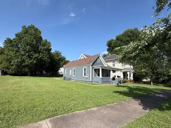 109 E 7th St, Metropolis, IL 62960