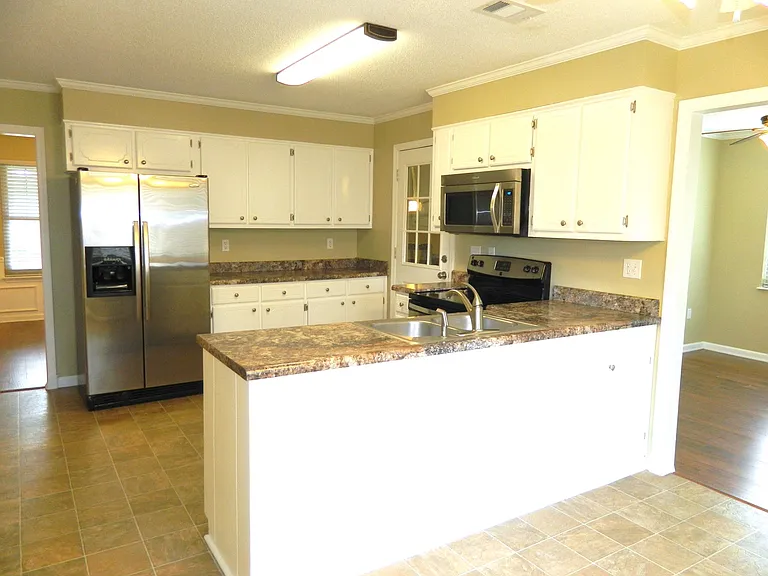 635 Clinton Way W — Photo 14