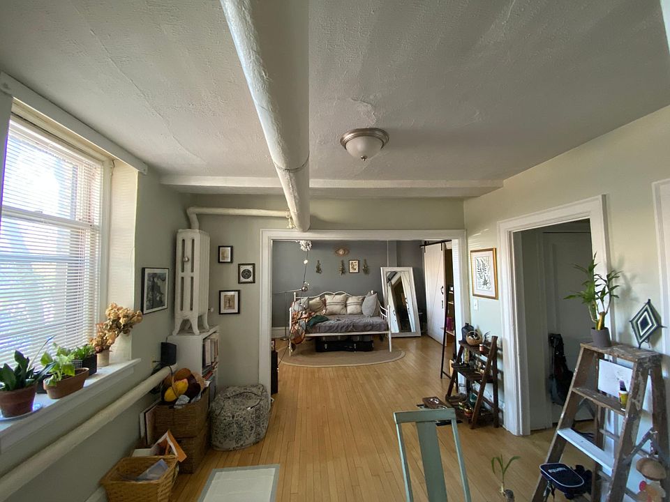 1st image of 818 W Franklin Ave APT 36