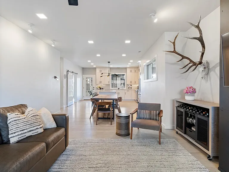 2082 Dennison Ln — Photo 11