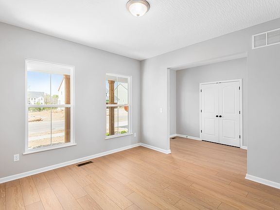 4th image of 37 Littondale Dr
