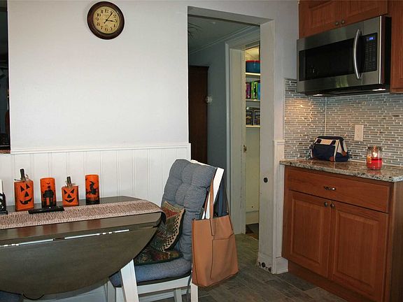4th image of 1025 Bellmore Ave