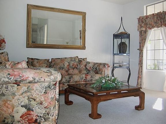 Living Room Off Entry