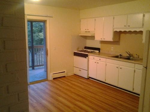 3rd image of 812 Benson Ave NE