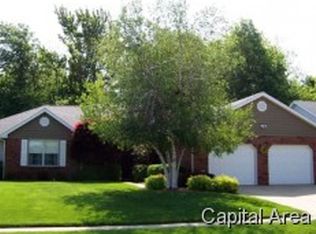 204 Westwinds Dr, Jacksonville, IL 62650