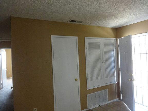 5th image of 1025 N Tippecanoe Ave Unit 202
