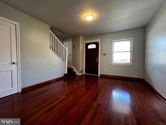 3rd image of 1171 Summit St NE