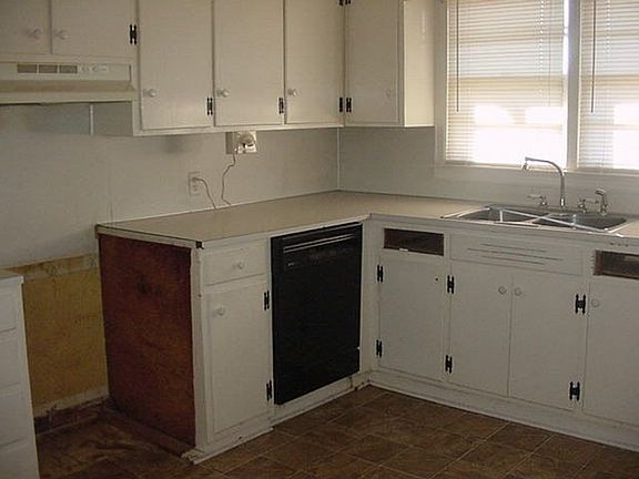 5th image of 1436 W Chaloner Dr