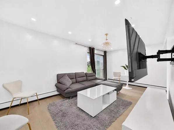 4328 W 4th St NW #201, Calgary, AB T2K 1A2