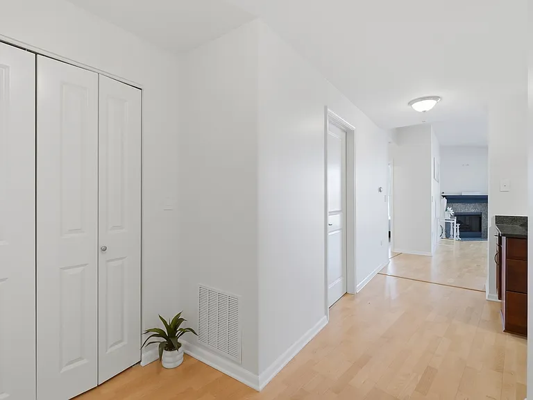 1228 Emerson St #304 — Photo 3
