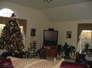 615 Chestnut Hill Rd, Millville, MA 01529