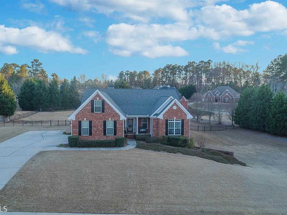 2nd image of 324 Brook Hollow Ln