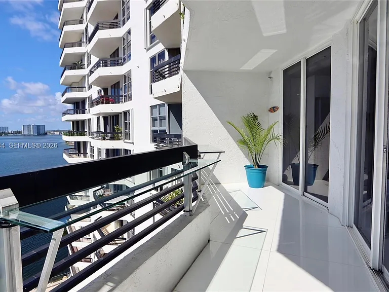 3600 Mystic Pointe Dr #1115 — Photo 31
