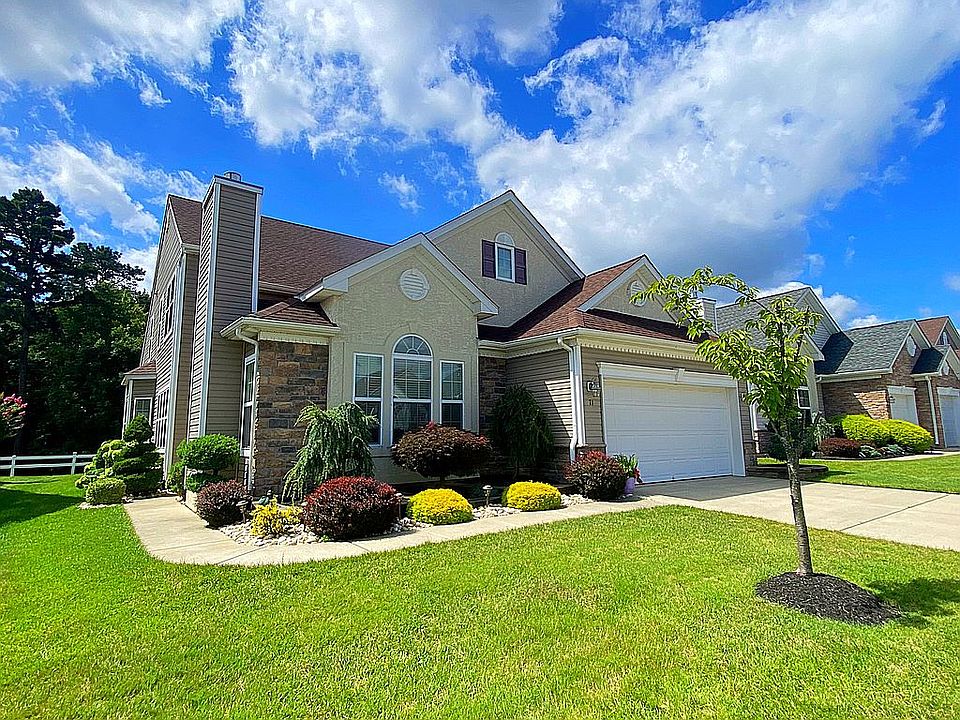 1st image of 71 Bayville Way