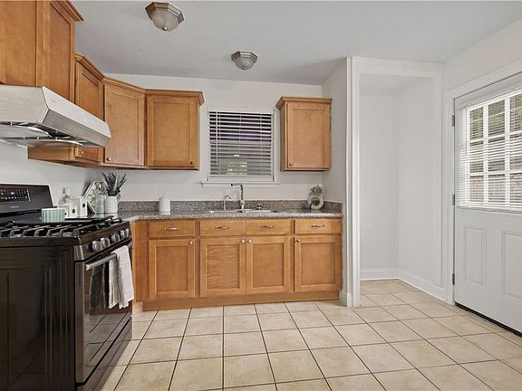 4th image of 366 Oriole Dr