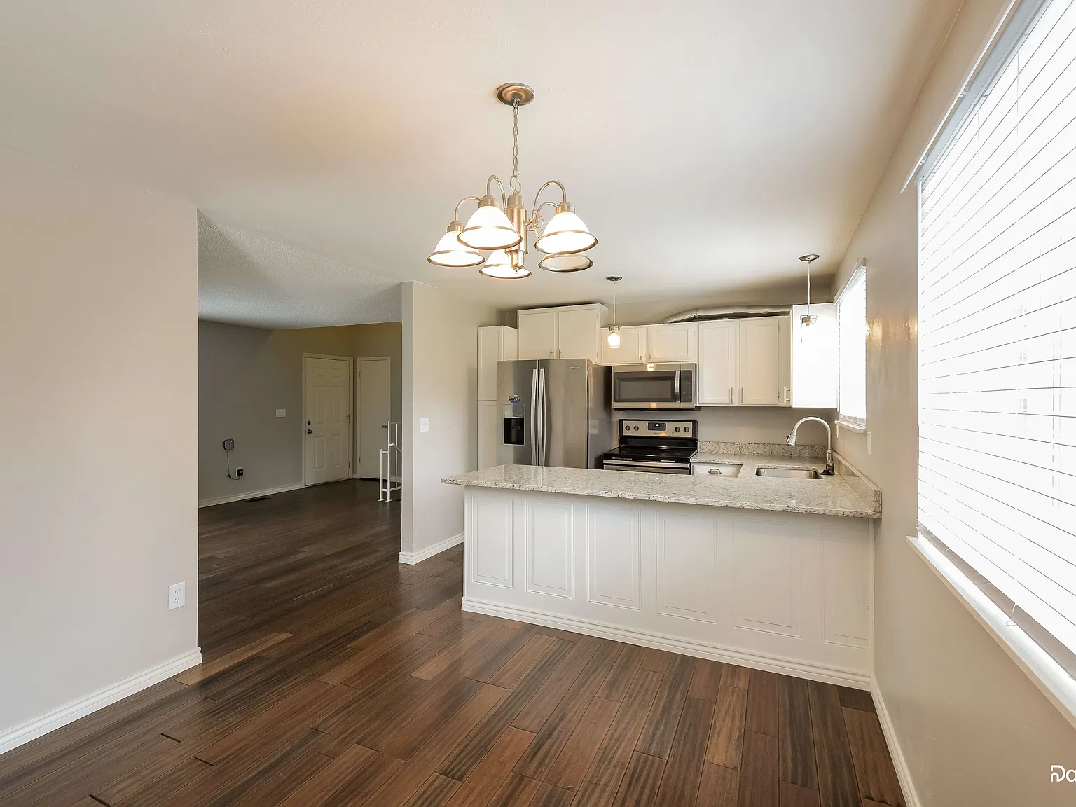 3 bed, 2.0 bath, 1685 sqft, $3,010 — Photo 2