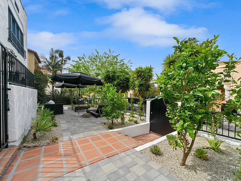 460 N Sierra Bonita Ave #460 — Photo 7